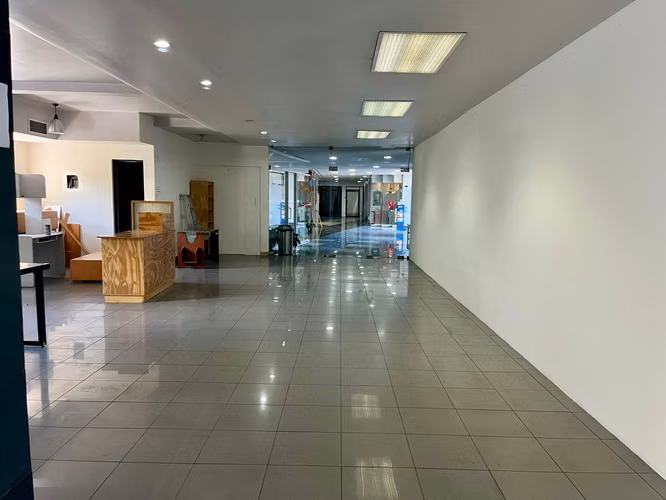 ALQUILER DE LOCALES COMERCIALES - DOMUS PLAZA - CURRIDABAT - Imagen 7