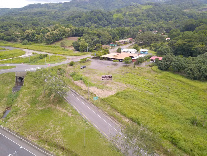 Lote en Venta en Atenas, plano con uso suelo comercial - Imagen 3