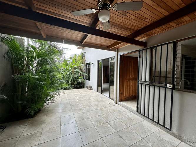 Venta de casa en la Uruca