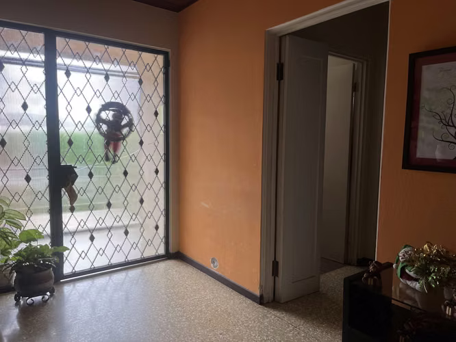 Venta de Terreno con dos casas en Los Yoses - Imagen 5