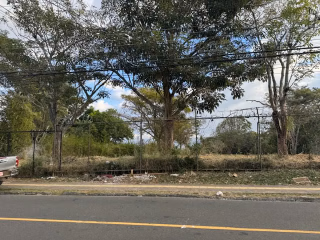 Lote uso de suelo Mixto , 29m de Frente Topografia Plana - Imagen 2