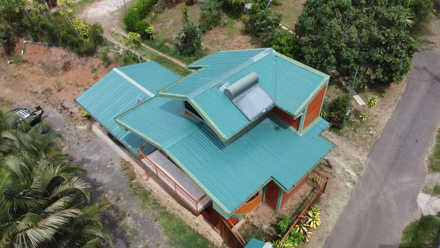 Casa en venta en Atenas tipo cabaña en 3 niveles vistas a montañas - Imagen 13