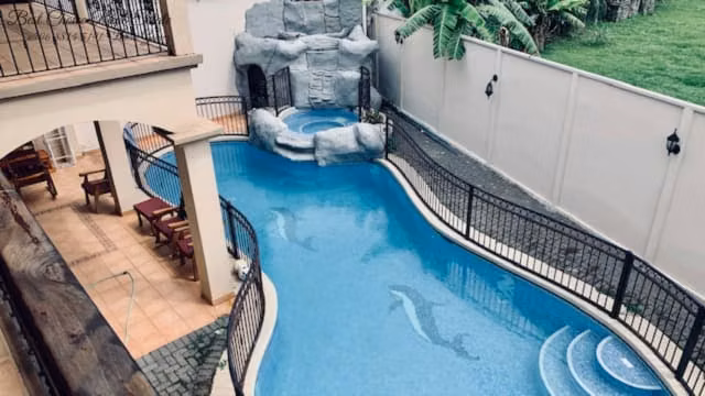 Venta Casa en Heredia Cariari Bosques de Doña Rosa | Piscina, Oficina y Sala TV