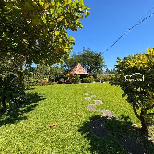 CASA EN VENTA DE UNA PLANTA EN HACIENDA LOS REYES.