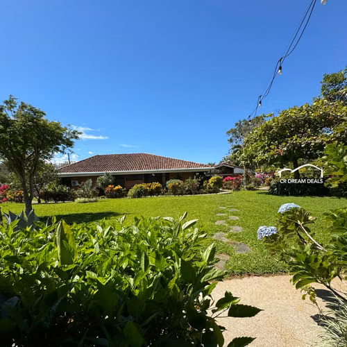 CASA EN VENTA DE UNA PLANTA EN HACIENDA LOS REYES.