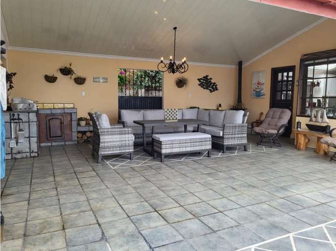 Amplio Terreno con casa en Heredia, Santa Barbara