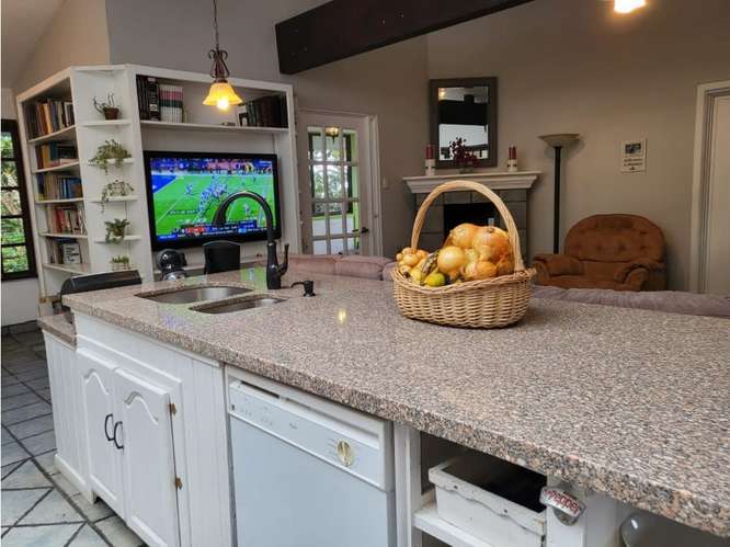 Amplio Terreno con casa en Heredia, Santa Barbara