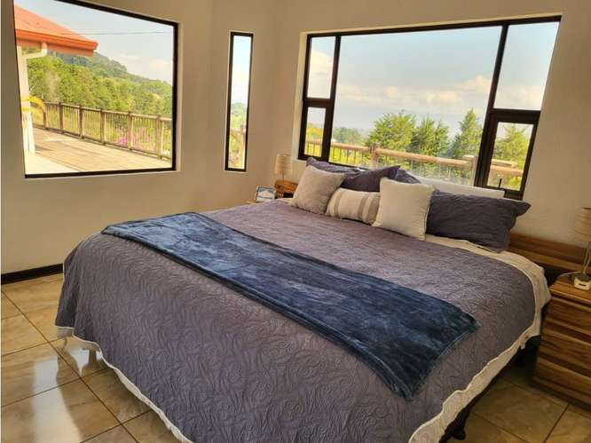 Amplio Terreno con casa en Heredia, Santa Barbara