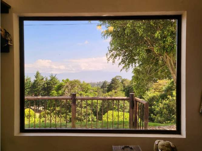 Amplio Terreno con casa en Heredia, Santa Barbara