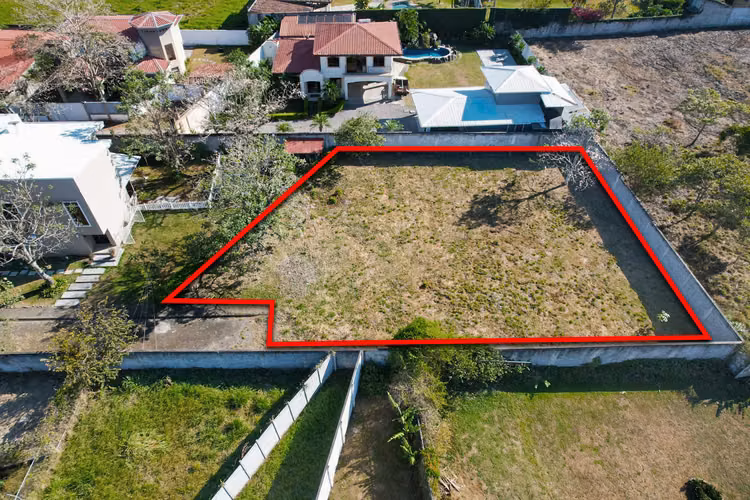 Se vende Lote en La Caraña, Piedades, Santa Ana (AD).