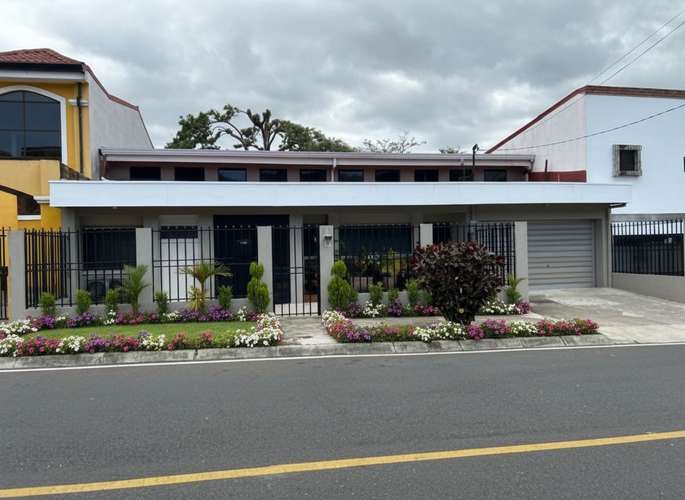 CA-732 | Venta de Espaciosa Casa en Lomas de Ayarco, Curridabat /NEGOCIABLE! - Imagen 1