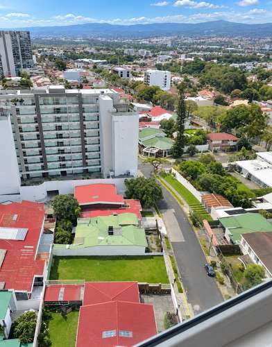 Casa Comercial de Uso Mixto 440m² en Rohrmoser Nunciatura | 5 Habs/Oficinas + 5 Parqueos + Jardín | Alquiler $2,500 - Imagen 2