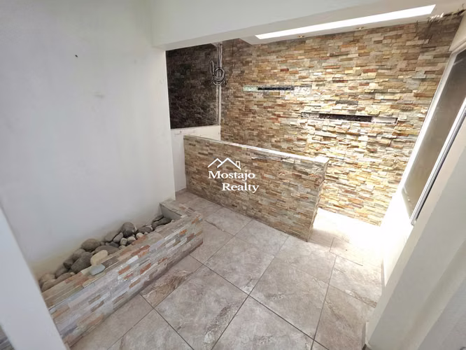Venta de Casa de una planta, piscina privada, Rohrmoser, La Favorita, Remate Bancario - Imagen 13