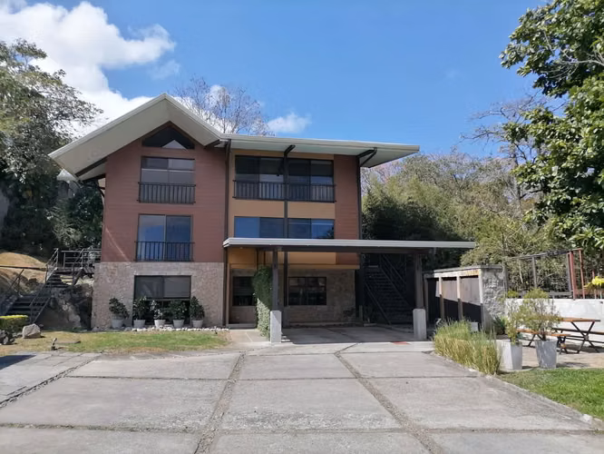 Venta Complejo Residencial | 3 Apartamentos | Santa Ana