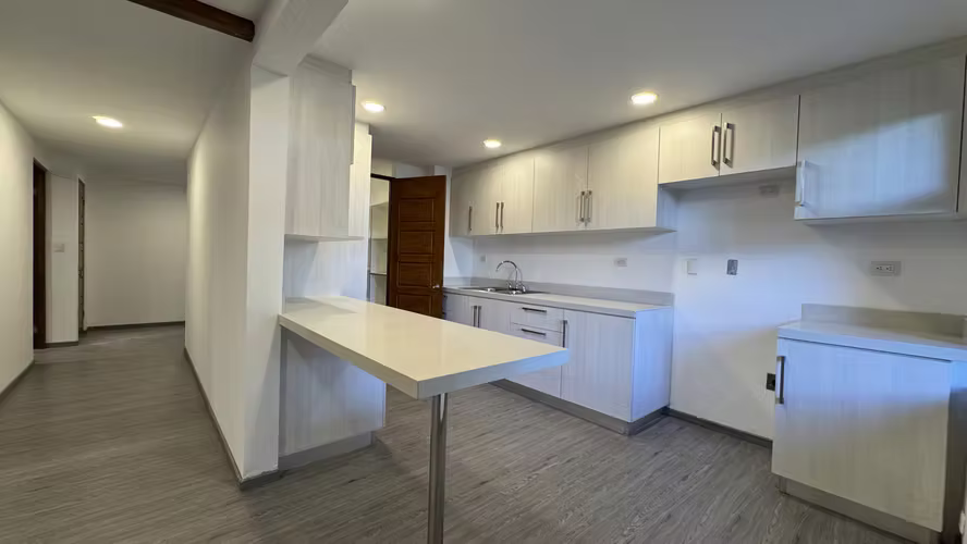 Venta Complejo Residencial | 3 Apartamentos | Santa Ana
