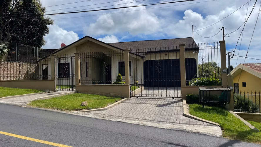 CASA DE UNA PLANTA AMPLIA, LLANO GRANDE DE CARTAGO