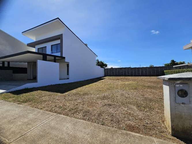 Vendo lote plano en Condominio Santa Emilia en La Ceiba de Alajuela - Imagen 2