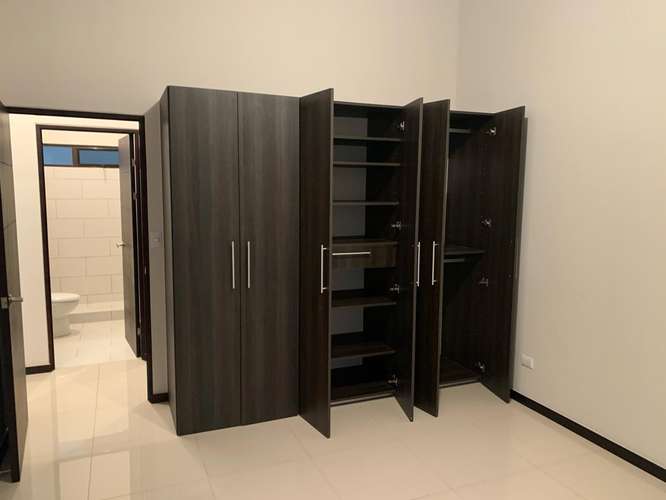 SE VENDE CASA EN CONDOMINIO EN CONCEPCIÓN DE TRES RÍOS.