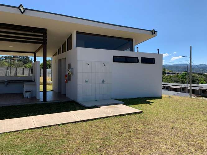 SE VENDE CASA EN CONDOMINIO EN CONCEPCIÓN DE TRES RÍOS.