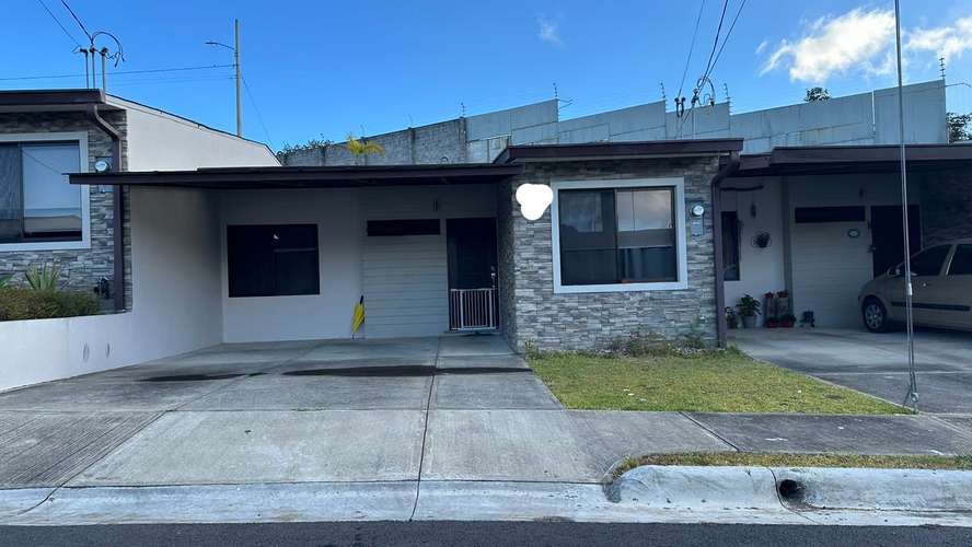 SE VENDE CASA EN CONDOMINIO EN CONCEPCIÓN DE TRES RÍOS.