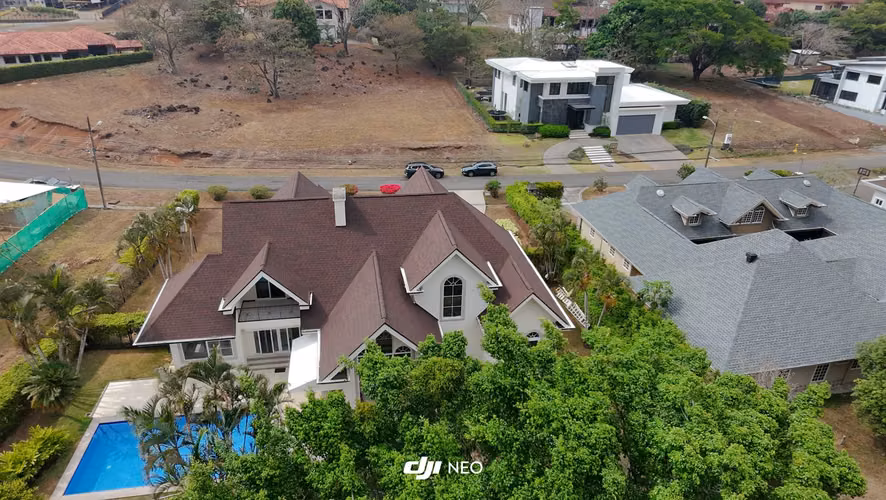 Casa en venta con piscina. Hacienda Los Reyes - GUACIMA