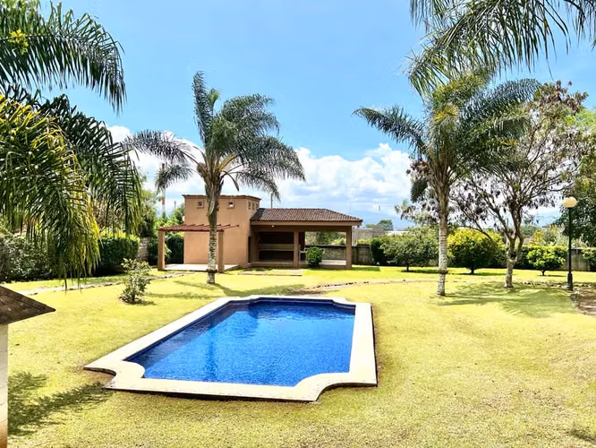 VENDO CASA UNA PLANTA EN CONDOMINIO EN SAN ISIDRO