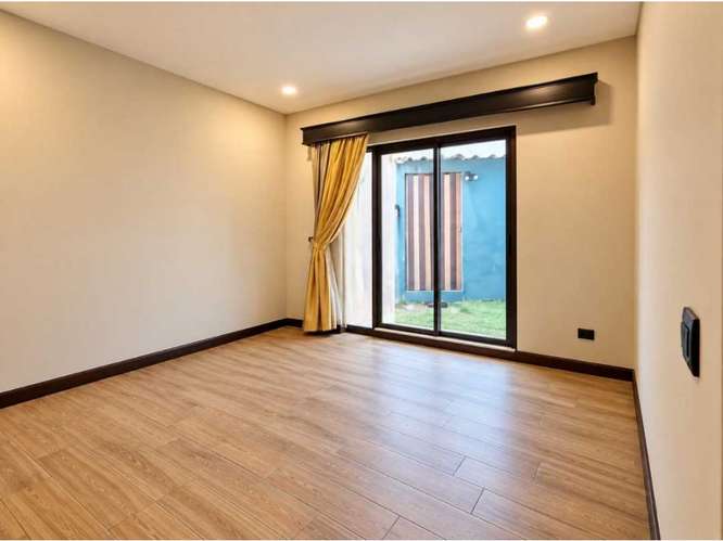 Escazu Venta. amplio y luminoso Apartamento tipo casa
