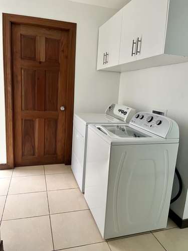 Se Vende Amplia Casa en Condominio Guachipelín