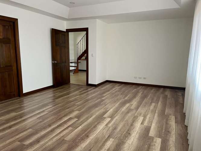 Se Vende Amplia Casa en Condominio Guachipelín