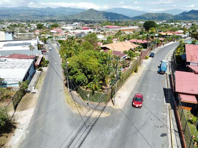 Lote Esquinero con Alto Potencial Comercial 271 m2