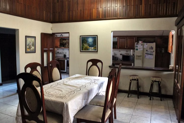 Casa en venta en Río Oro, Santa Ana – Ubicación privilegiada. C190