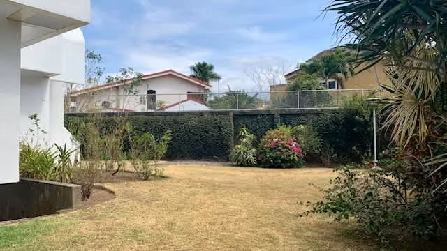 Venta Casa en Heredia Ciudad Cariari | Frente a la Cancha de Golf | 1.200 m² de Terreno