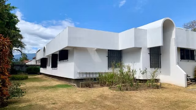 Venta Casa en Heredia Ciudad Cariari | Frente a la Cancha de Golf | 1.200 m² de Terreno