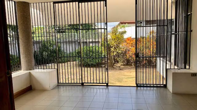 Venta Casa en Heredia Ciudad Cariari | Frente a la Cancha de Golf | 1.200 m² de Terreno