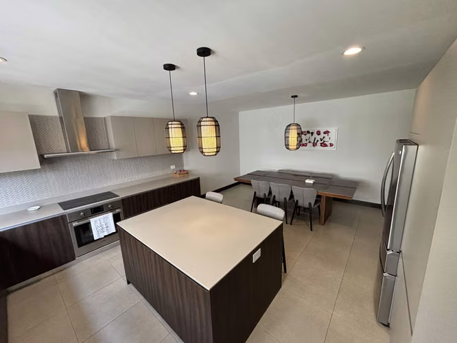 Se vende amplio apartamento en Torre, San Rafael de Escazú.