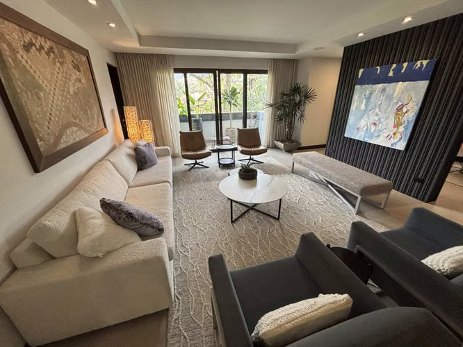 Se vende amplio apartamento en Torre, San Rafael de Escazú.