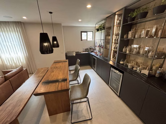 Se vende amplio apartamento en Torre, San Rafael de Escazú.