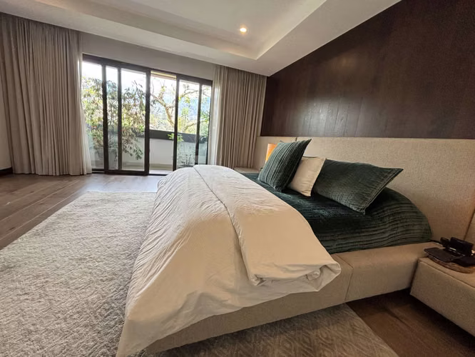 Se vende amplio apartamento en Torre, San Rafael de Escazú.