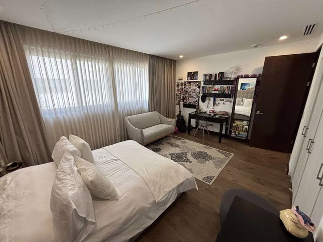 Se vende amplio apartamento en Torre, San Rafael de Escazú.