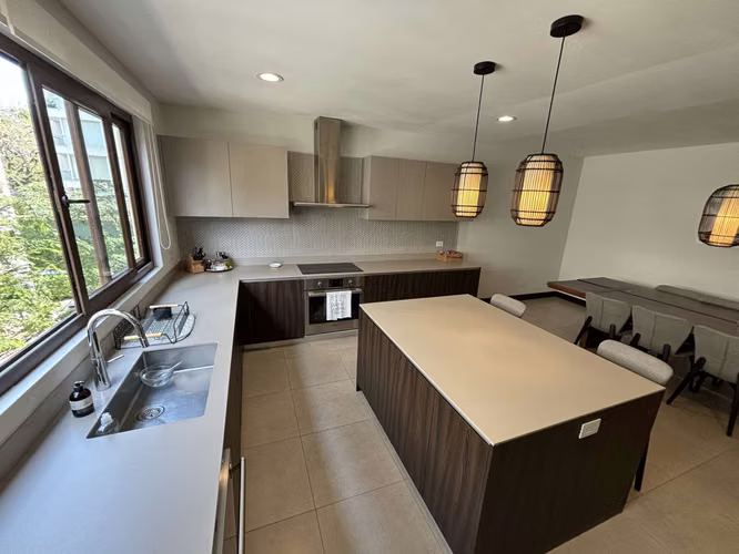 Se vende amplio apartamento en Torre, San Rafael de Escazú.