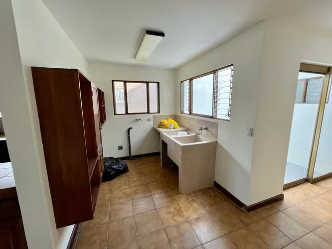 ALQUILER AMPLIA CASA UNA SOLA PLANTA - GUAYABOS - CURRIDABAT - Imagen 10