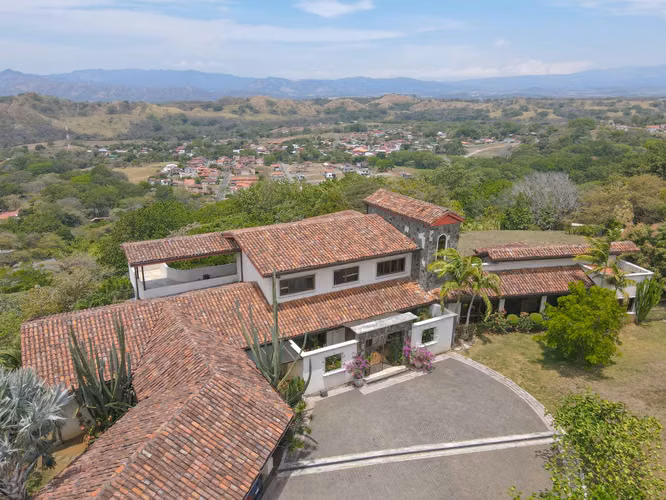 Casa de Lujo en La Guácima, Villas del Arroyo | 5048 m² , 800 m² Construcción, Piscina y Vistas