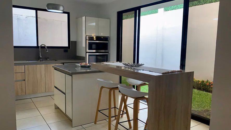 Venta Casa de Lujo en Heredia Cariari | Terraza y 4 Habitaciones | Elegancia Confort y Privacidad - Imagen 12