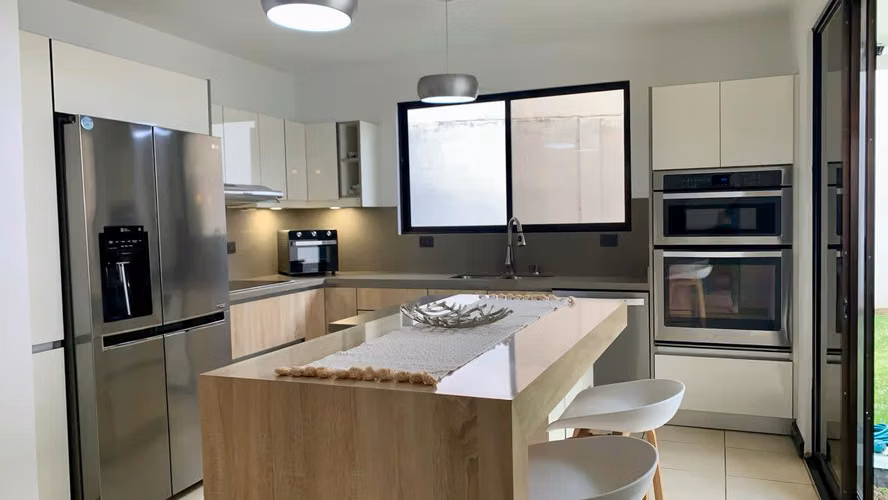 Venta Casa de Lujo en Heredia Cariari | Terraza y 4 Habitaciones | Elegancia Confort y Privacidad - Imagen 14
