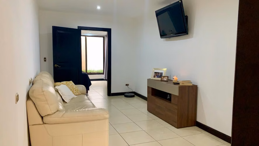Venta Casa de Lujo en Heredia Cariari | Terraza y 4 Habitaciones | Elegancia Confort y Privacidad - Imagen 15