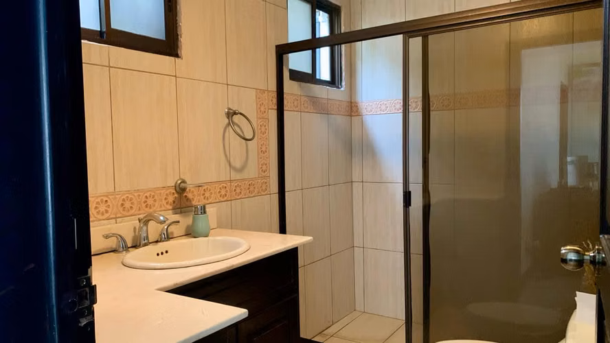 Venta Casa de Lujo en Heredia Cariari | Terraza y 4 Habitaciones | Elegancia Confort y Privacidad - Imagen 20