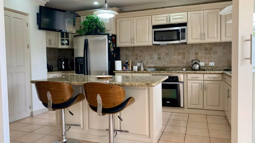Venta Casa en Heredia Belén Cariari | 6 Parqueos y Amplio Jardín | Una Planta - Imagen 10