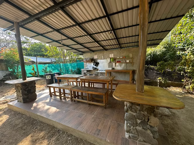 SE VENDE PROPIEDAD COMERCIAL HOSPEDAJE EN SANTA TERESA, CÓBANO