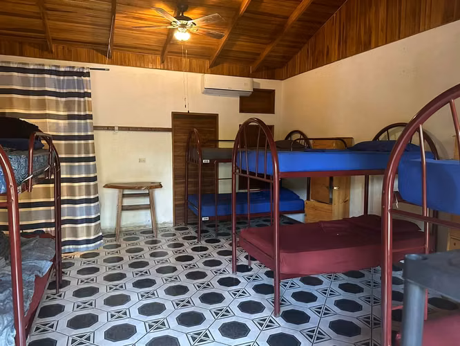 SE VENDE PROPIEDAD COMERCIAL HOSPEDAJE EN SANTA TERESA, CÓBANO