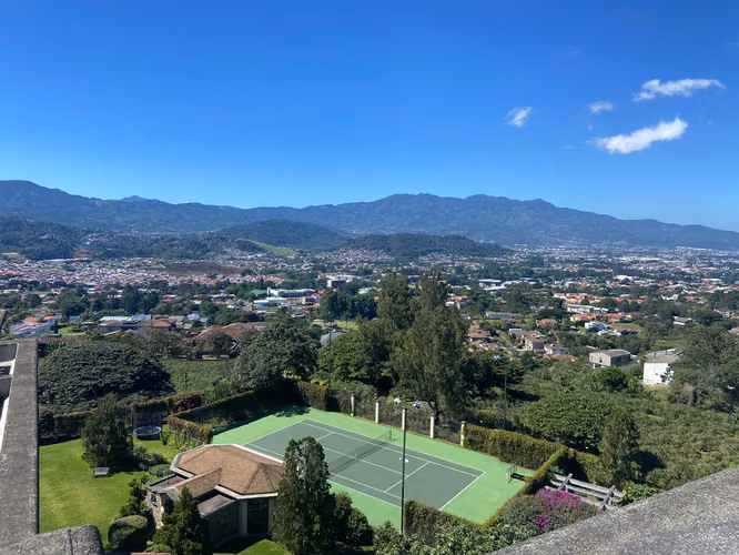 Venta de apartamento Penthouse en el este de la ciudad de San Jose Costa Rica CURRIDABAT